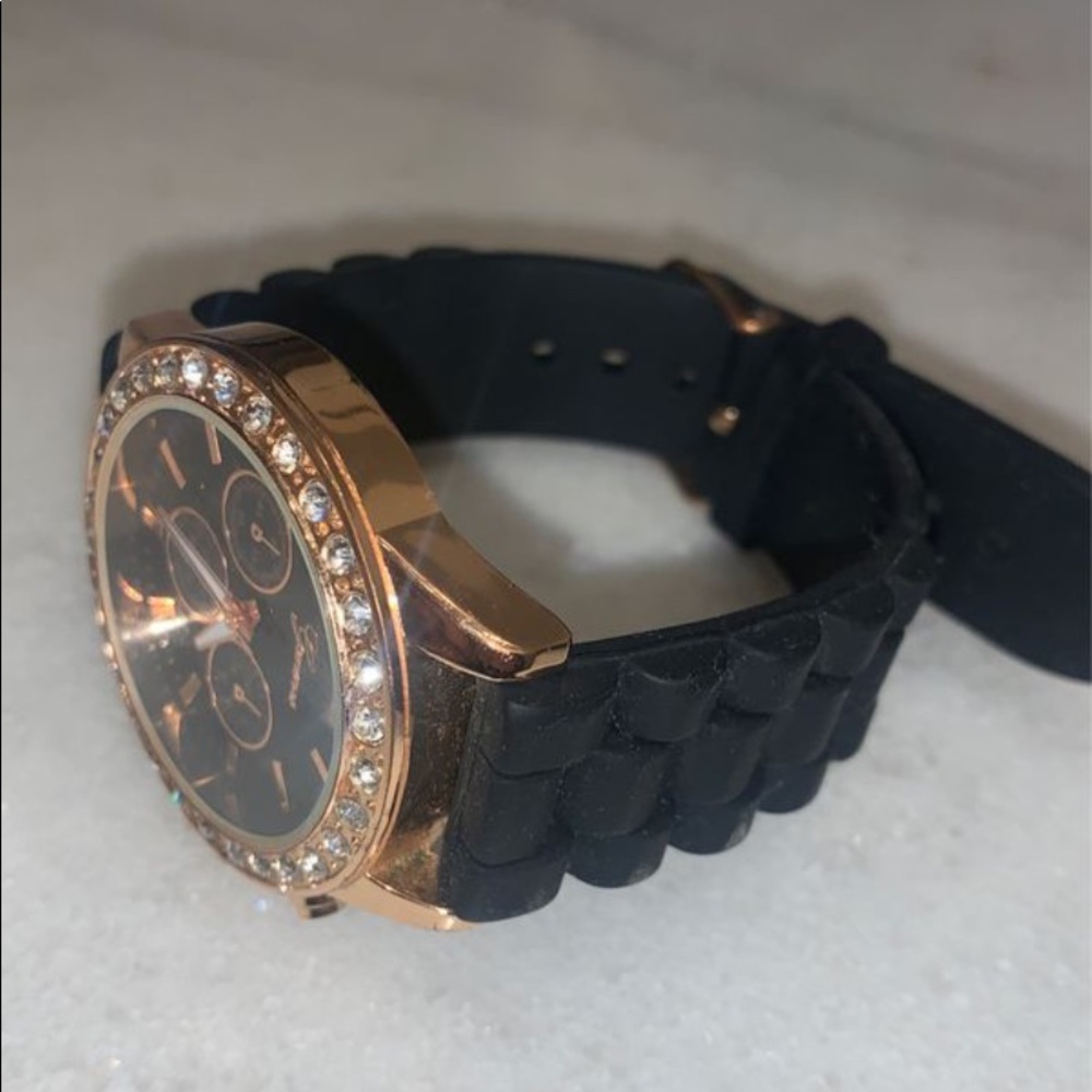 Watch - Picture 2 of 4